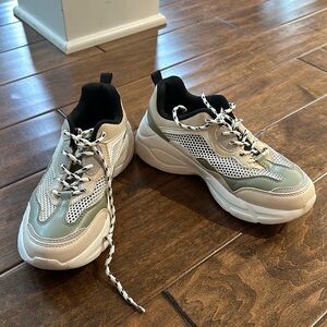 excellent condition h&m sneaker